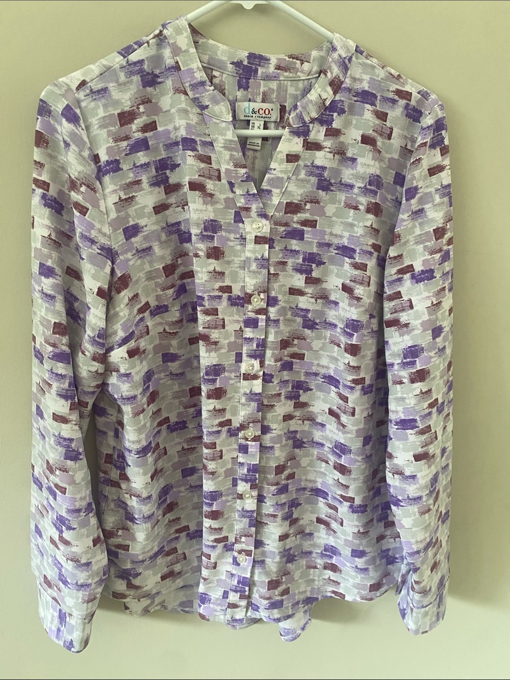 d & Co. Women's Lavender Brushstroke Button-Down Shirt